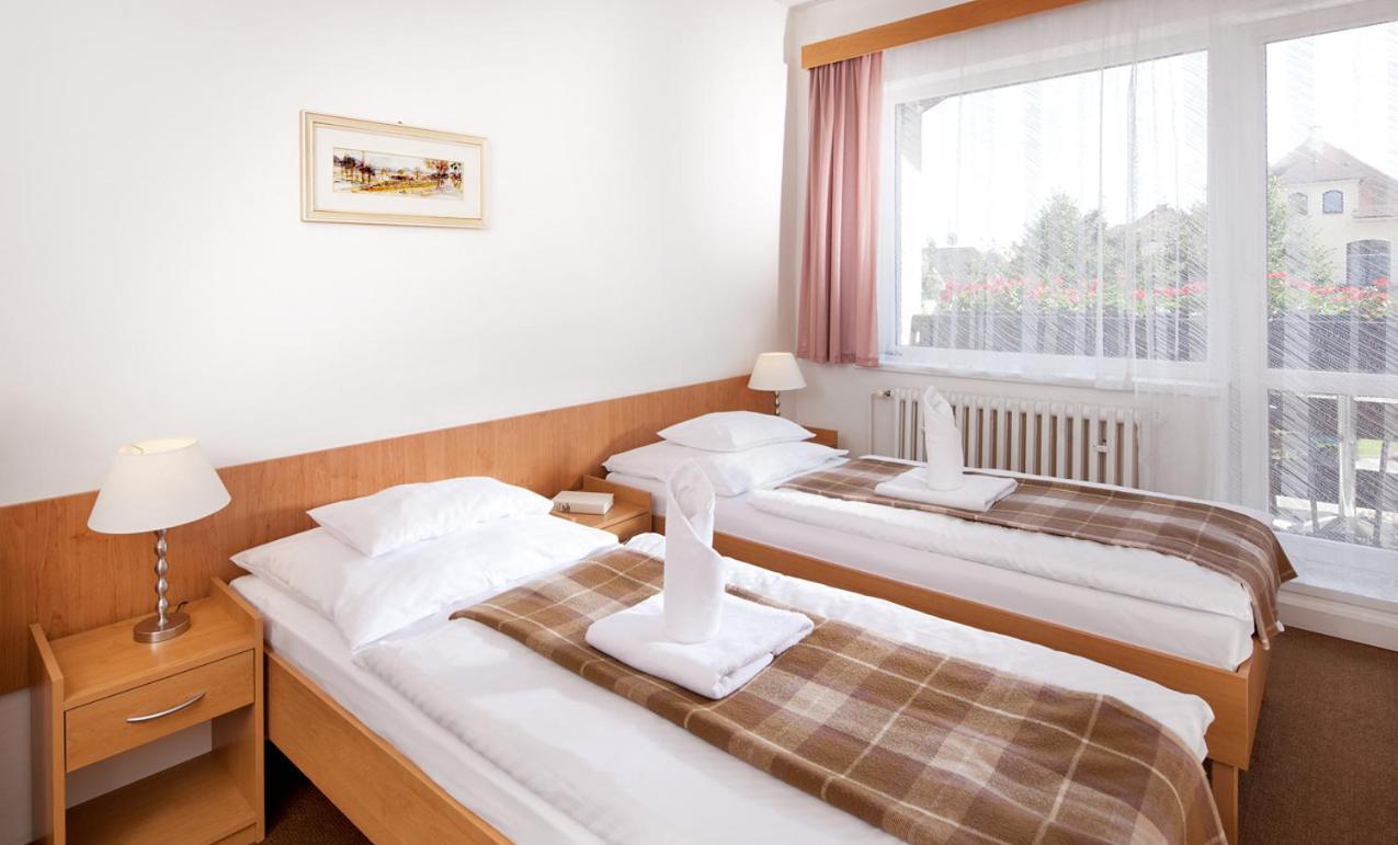 Penzion Hubert Františkovy Lázně Exterior foto